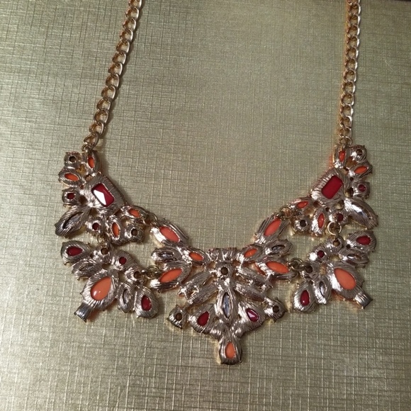 Bib Design Necklace - Picture 2 of 3